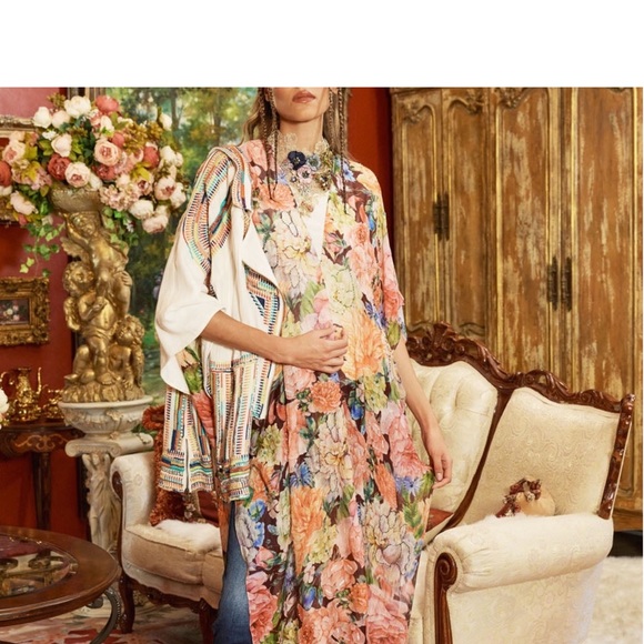 Aratta Luxury Ethereal Light Floral
Dreams Whispy Kimono
$169 $192 - Picture 6 of 6